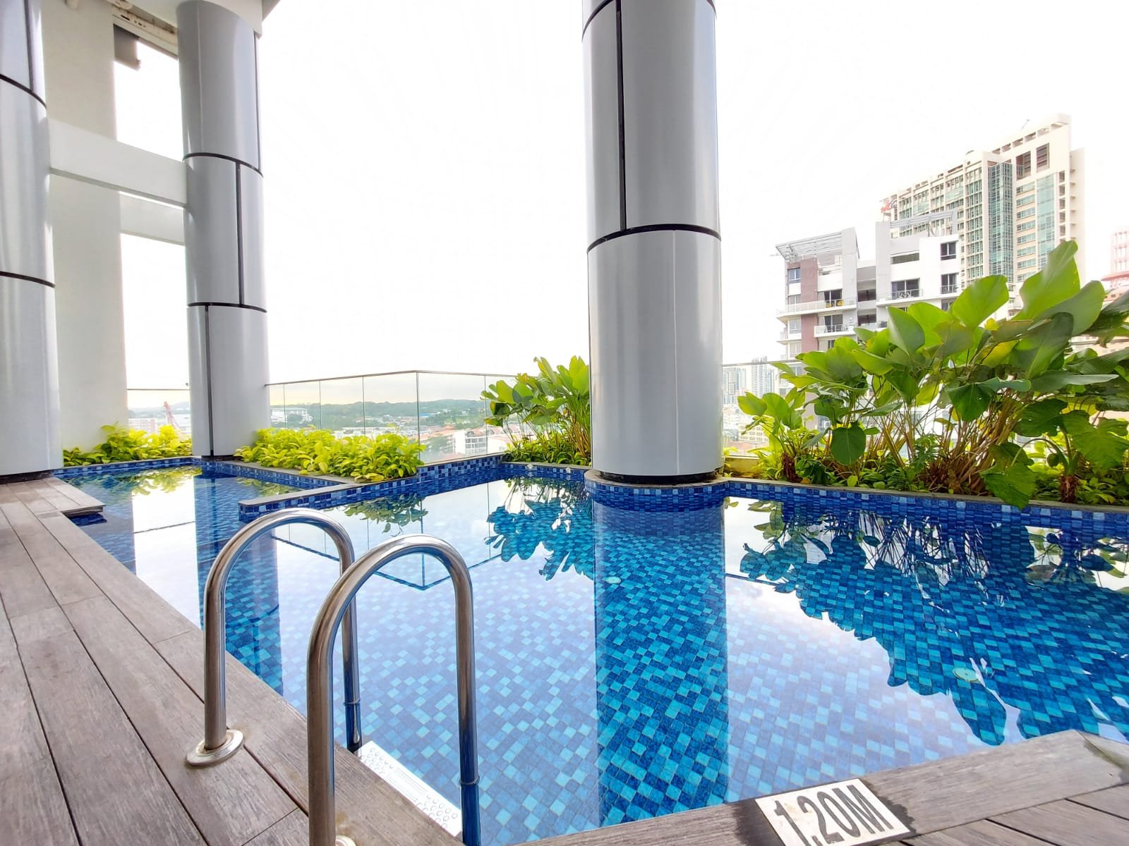 26 Newton - Pool (14th floor)