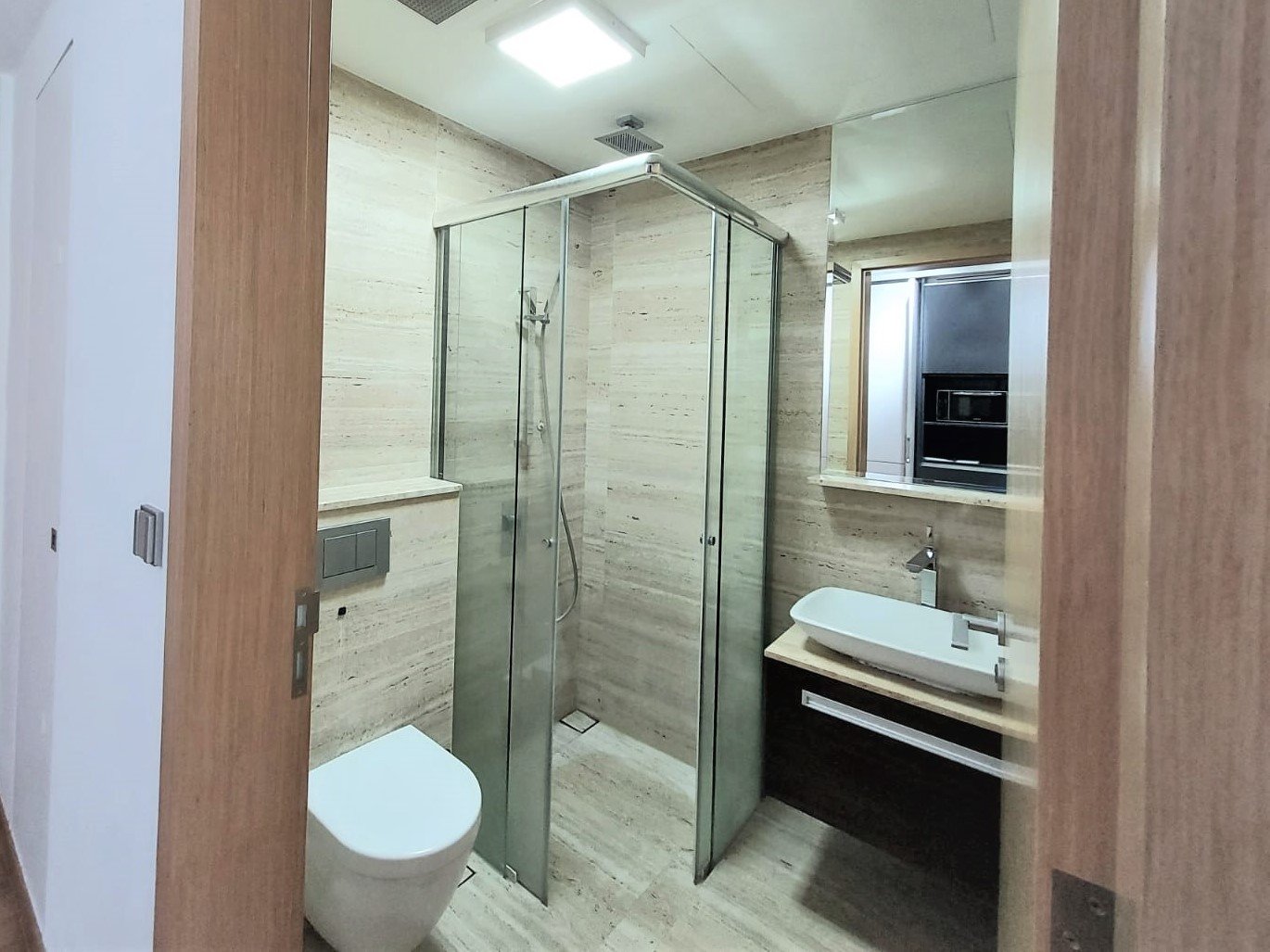 N1204 - bathroom